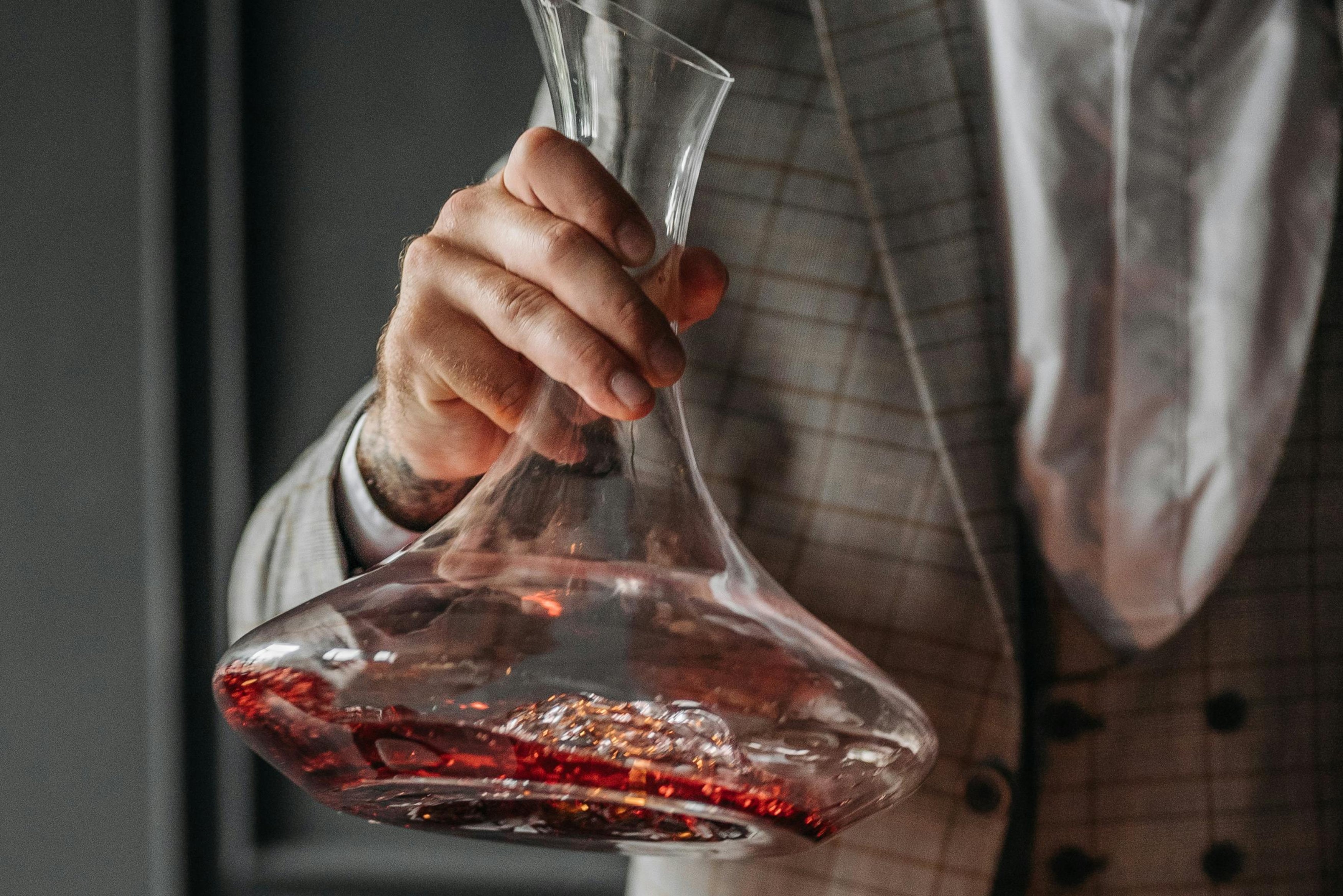 Wijn en de Kunst van het Decanteren